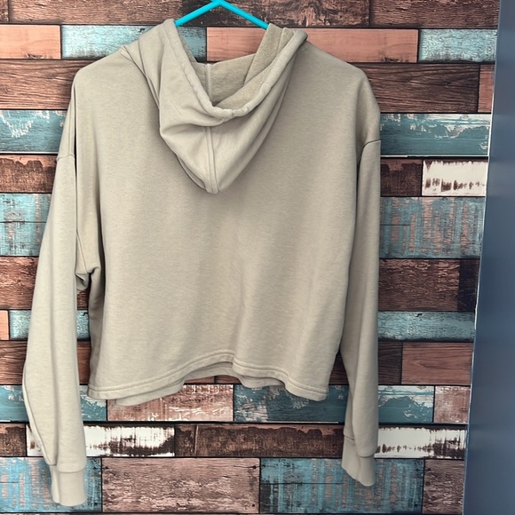 Women’s puma crop top sweatshirt - Picture 2 of 2